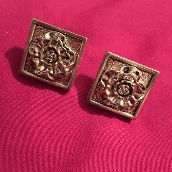 Jewelry - Square flower earrings silver